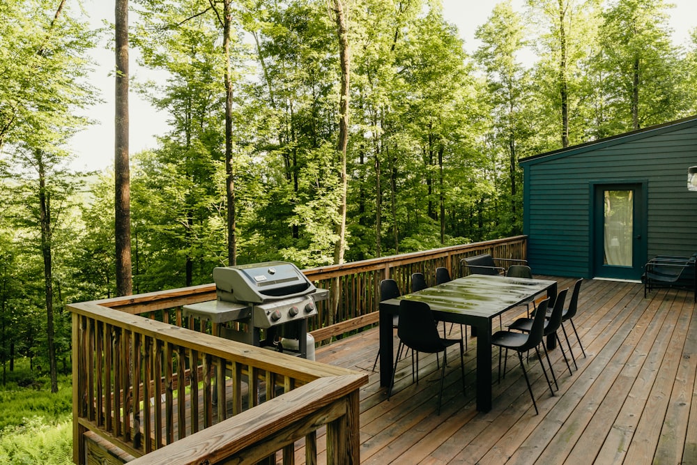 Cedar and pressure treated deck Edmonton Alberta — TrueBlue Builders Ltd